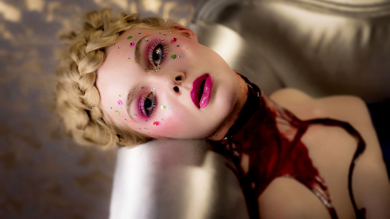 Неоновый демон the neon demon